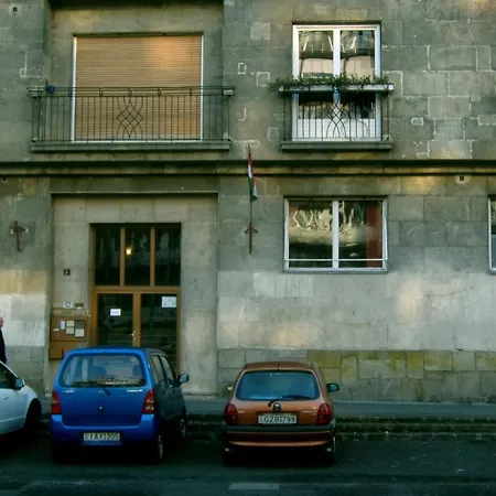 Flatneartocastlehill Apartment *